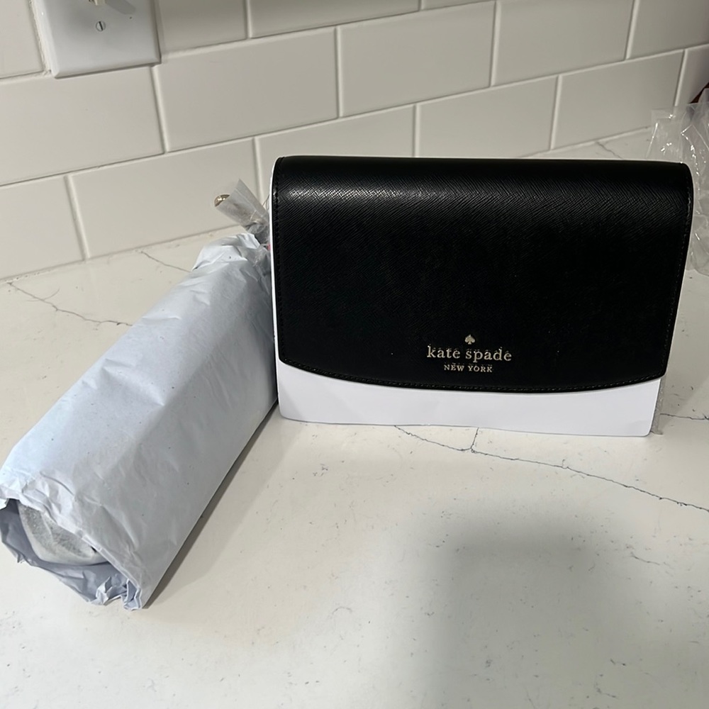 Kate Spade Carson Crossbody in Black